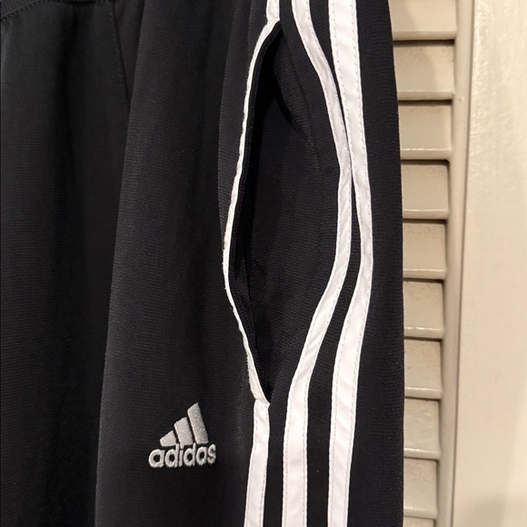 Adidas womens large. Gently worn. Thicker fabric has pockets. - Picture 4 of 4